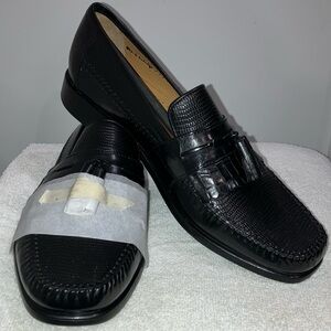 Black Bostonian lizard print loafers
